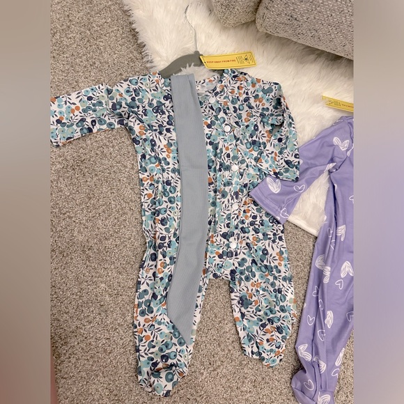 SHEIN Baby Girl Footie Sleepers 3-6 months - Picture 2 of 5